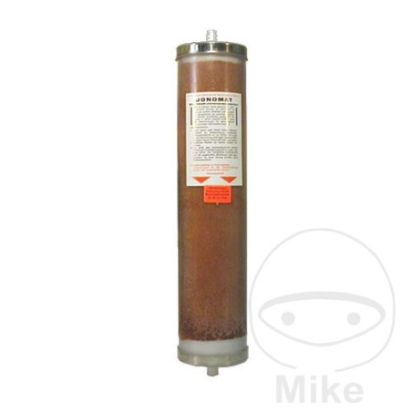 device for distilling water