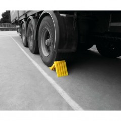 LAMPA Approved thermoplastic chock for folding wheels LAM97864