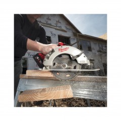 MILWAUKEE Sierra circular manual inalámbrica (sin batería) 18V M18 BLCS66-0X 6850541