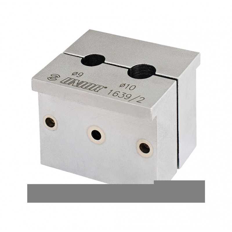 Clamp for hub axle
