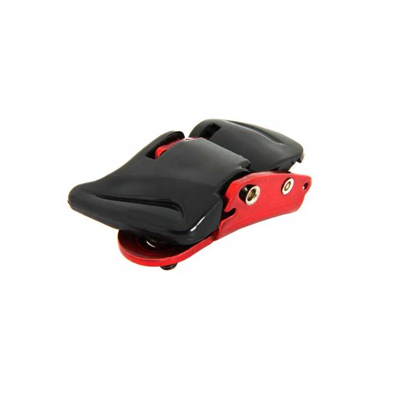 Spare right shoe in red with milimetric close