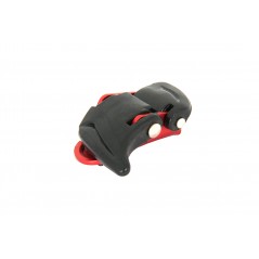 Spare left shoe in red with milimetric close