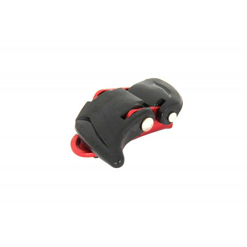 Spare left shoe in red with milimetric close