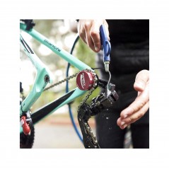 Bicycle chain maintenance tool