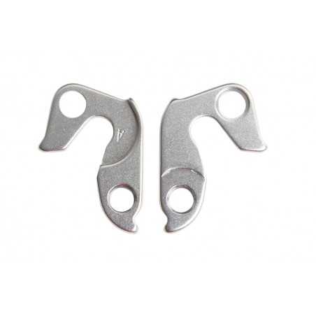 Derailleur hanger
