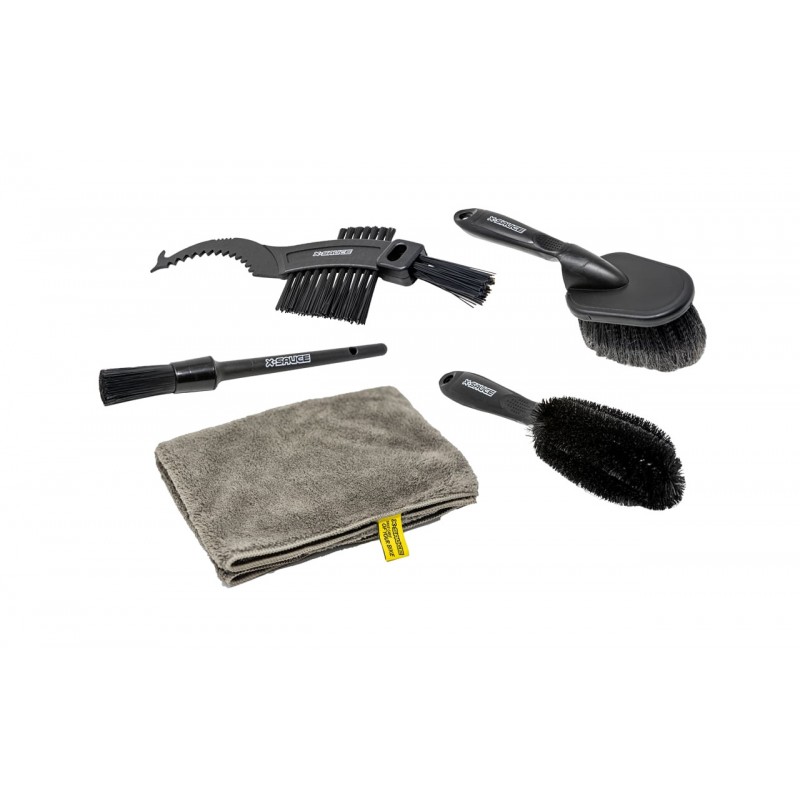 X-SAUCE Set de limpieza con bolsa, cuatro cepillos y un paño X00130