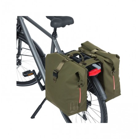 BASIL Alforjas traseras impermeables para bicicleta con sistema y luz integrada SOHO 41L O (15X31X38 CM) MIK 2.0 727041
