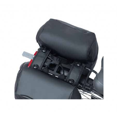 BASIL Alforjas traseras impermeables para bicicleta con sistema MILES TARPAULIN 34L C/REF (13X25X37 CM) MIK 2.0 727050