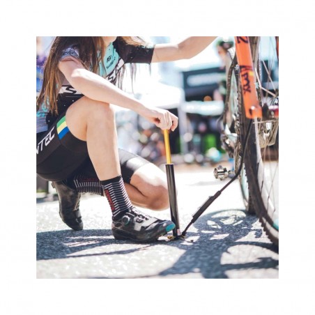 LEZYNE Bomba de mano tipo taller con manómetro digital para gran volumen MICRO FLOOR DRIVE HVG 300MM - 90 PSI 4712805989232