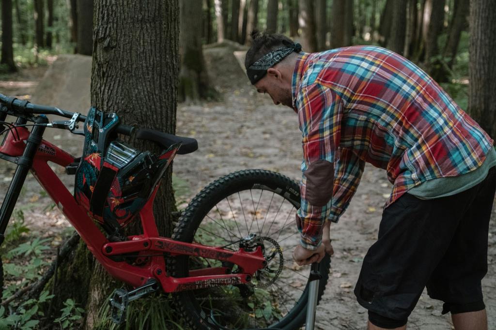 Cómo Elegir la Bomba de Aire Ideal para tu Bicicleta. Guía Completa