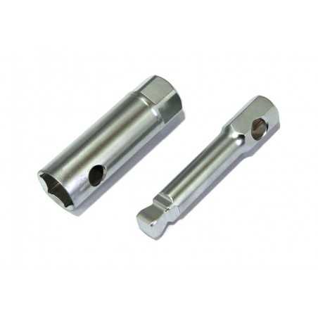 Articulated socket for 16 MM spark plugs