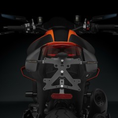 RIZOMA Kit portamatricula FOX PT541
