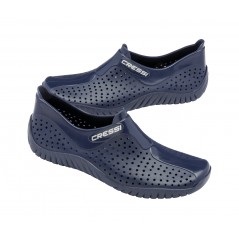 Slip-resistant water shoes