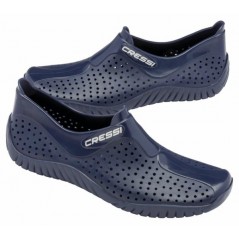 Slip-resistant water shoes