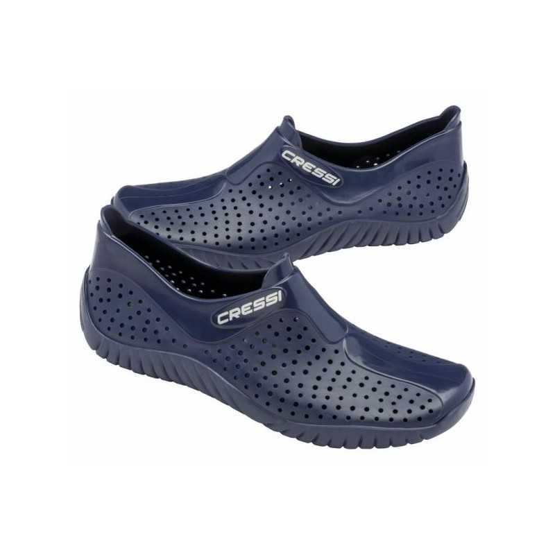 Slip-resistant water shoes