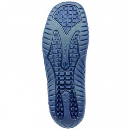 Slip-resistant water shoes